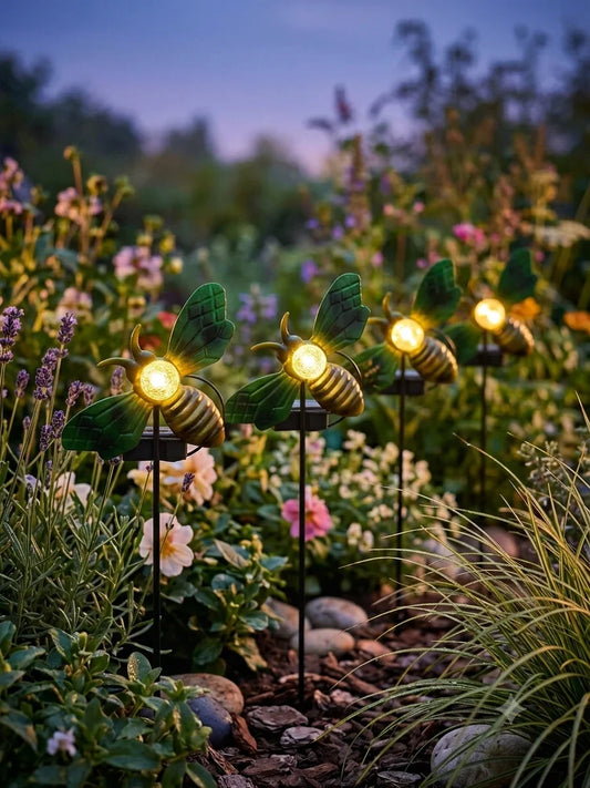 Set Lămpi Solare de Grădină din Metal LED, Modele 3D Fluturi, Colibri sau Albinuțe, Senzor de Lumină, Autonomie 12h, Set 4 / 8 Bucăți